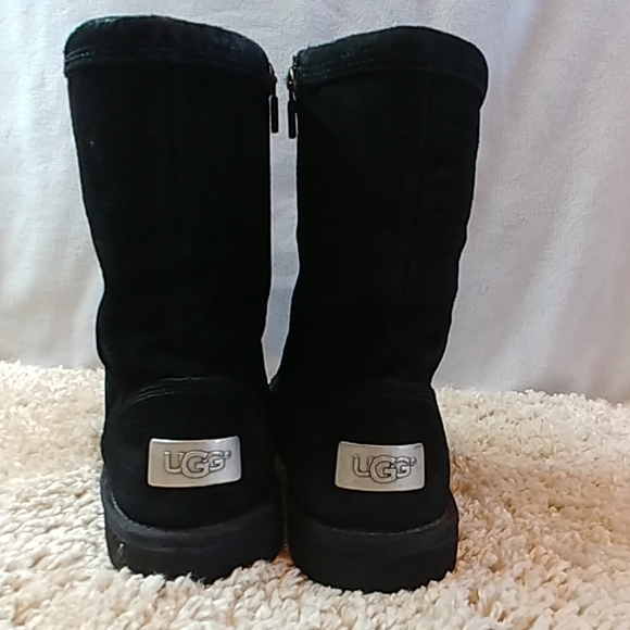Black UGGS - Picture 2 of 7